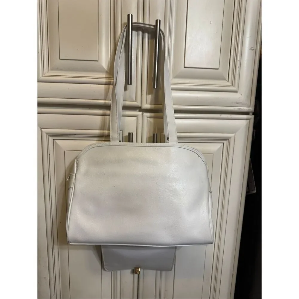 Vintage Lou Taylor Women's Twist Lock Front Shoulder Bag White